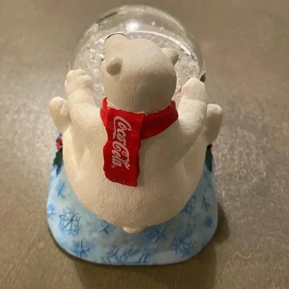 COCA Cola Snow Globe 2003 Hardees Collectable Holiday Gift Fast Shipping - Picture 3 of 10